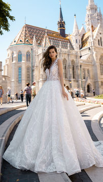 B066-Selena-1.jpg