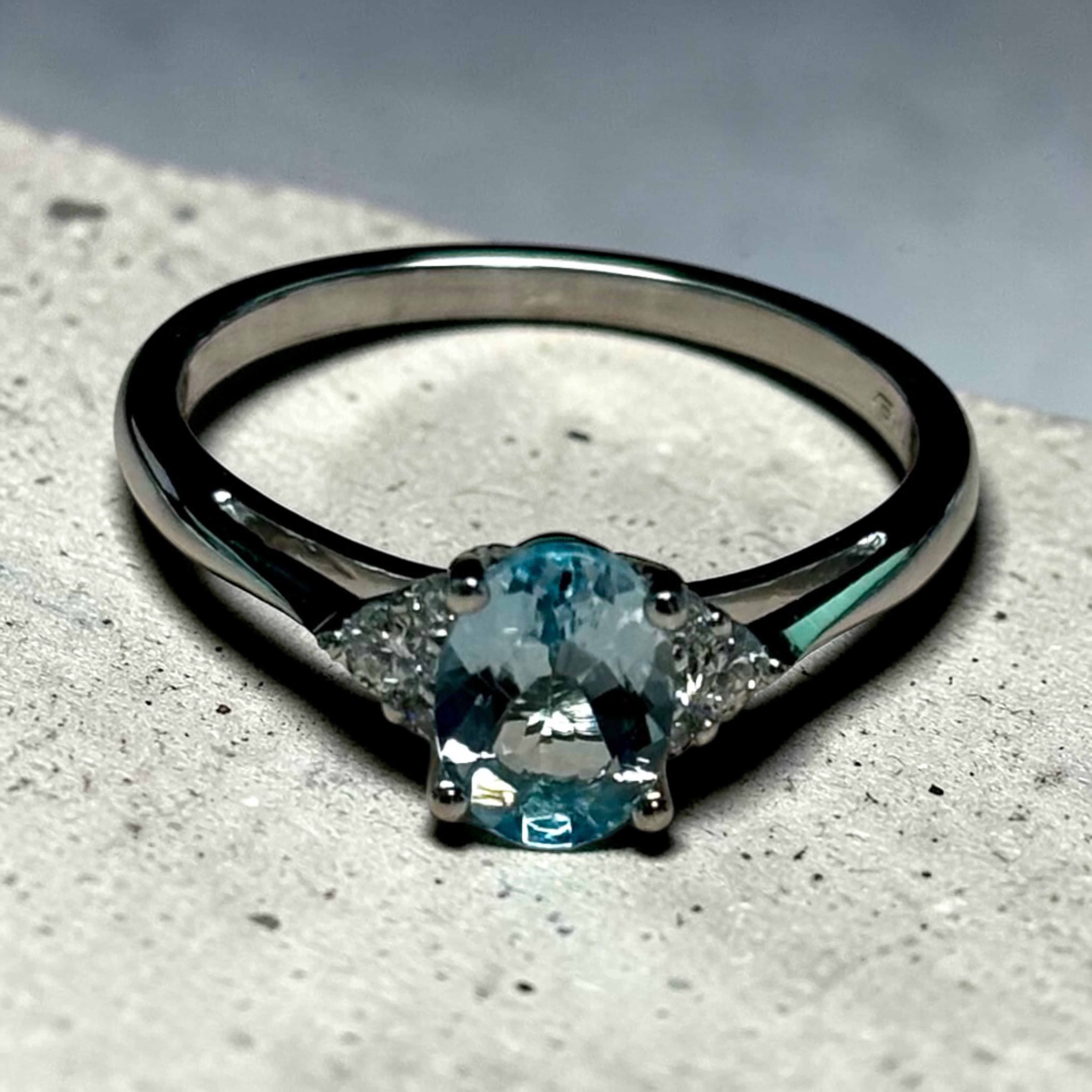 White gold Aquamarine ring 