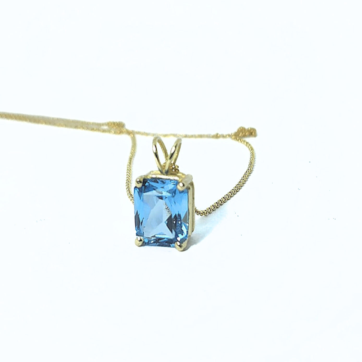 מים ושמים בסלסלת זהב