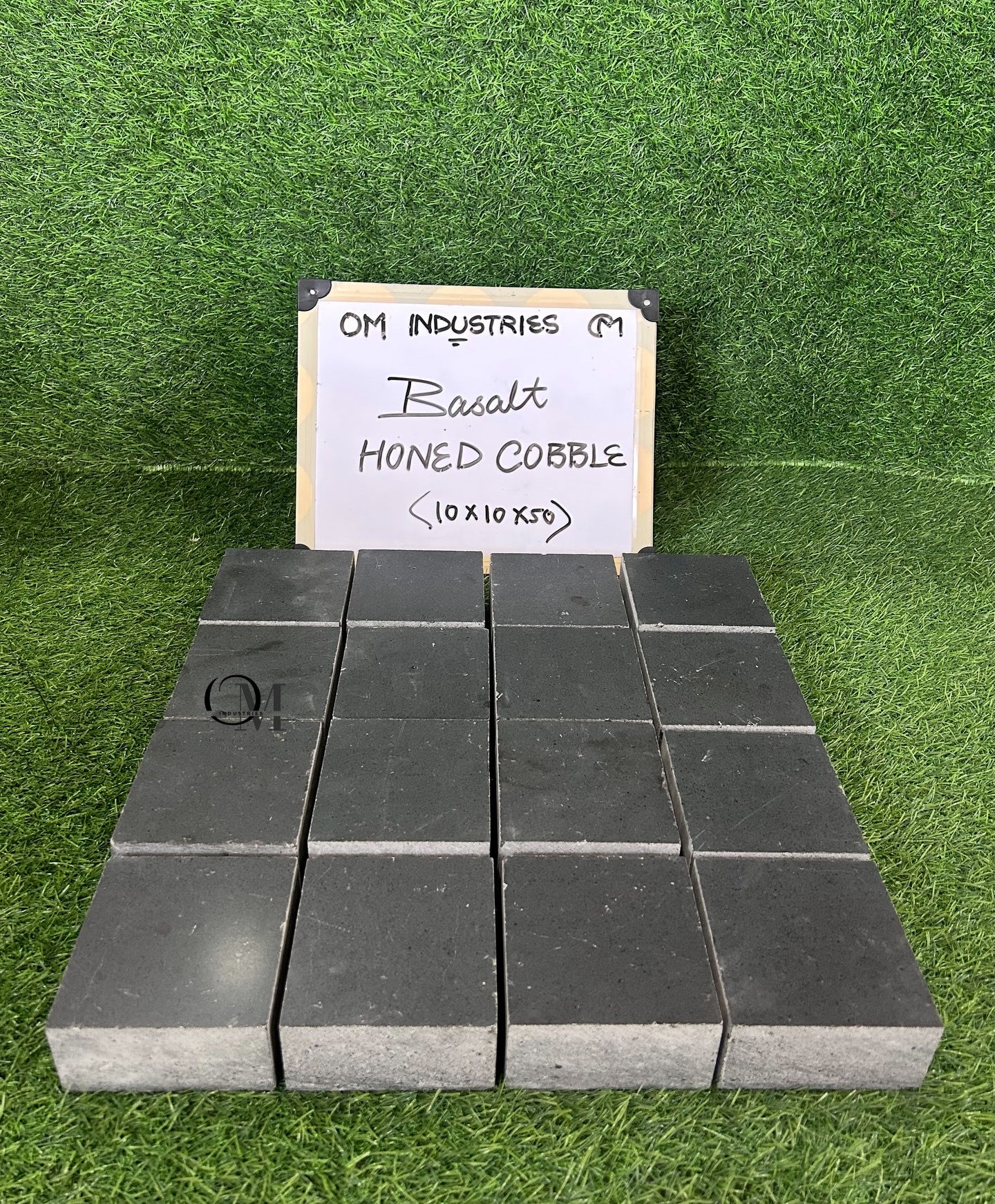 Basalt Top honed Cobble