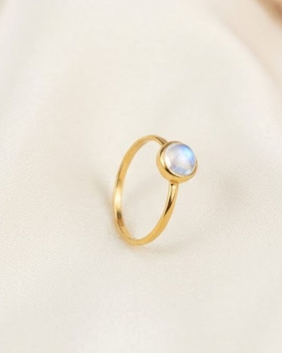 Thumbnail: single stone moonstone gold ring