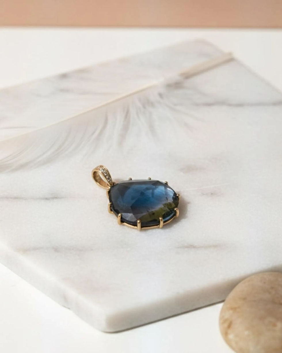 Thumbnail: everyday gemstone pendant in gold