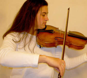 Chris Brainard conducts the Primo Orchestra at Rivers Conservatory. She also teaches elementary and middle school strings in the Lexington Public Schools, where she has been encouraging young musicians since 2010. Prior to that, she taught strings in the Quabbin District in central Massachusetts. Chris earned a bachelor’s degree in Music Education from Boston University, where she studied violin with Yuri Mazurkevich, and received a Master of Music in Music Education from the University of Connecticut.
She has taught at the American String Teacher’s Association (ASTA) Conference in both Maine and Massachusetts, and has been a guest conductor at the ASTA String Fling in Connecticut. She’s been involved with the Massachusetts Music Educators’ Association as an adjudicator and also as a festival orchestra manager at both the junior district and All-State levels. In addition to teaching, Ms. Brainard is an active performer, playing both violin and viola (but not at the same time) with symphony orchestras, pit orchestras, and chamber groups across New England.