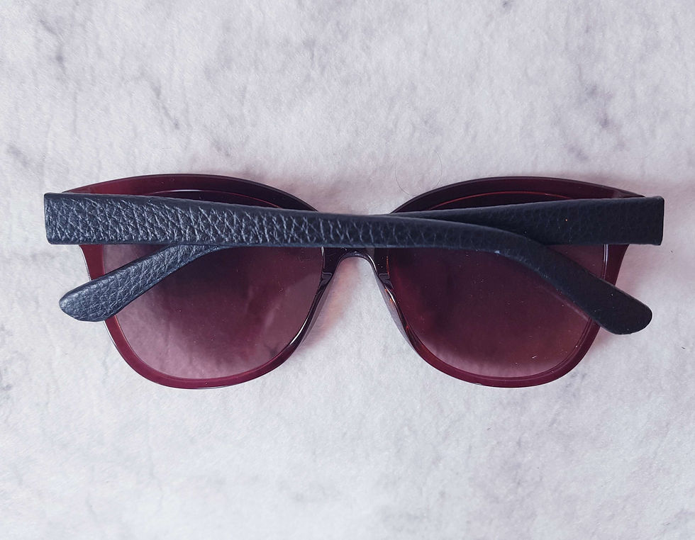 Thumbnail: LUNETTES TROPEZIENNE SAM EN CUIR NOIR VU ARRIERE