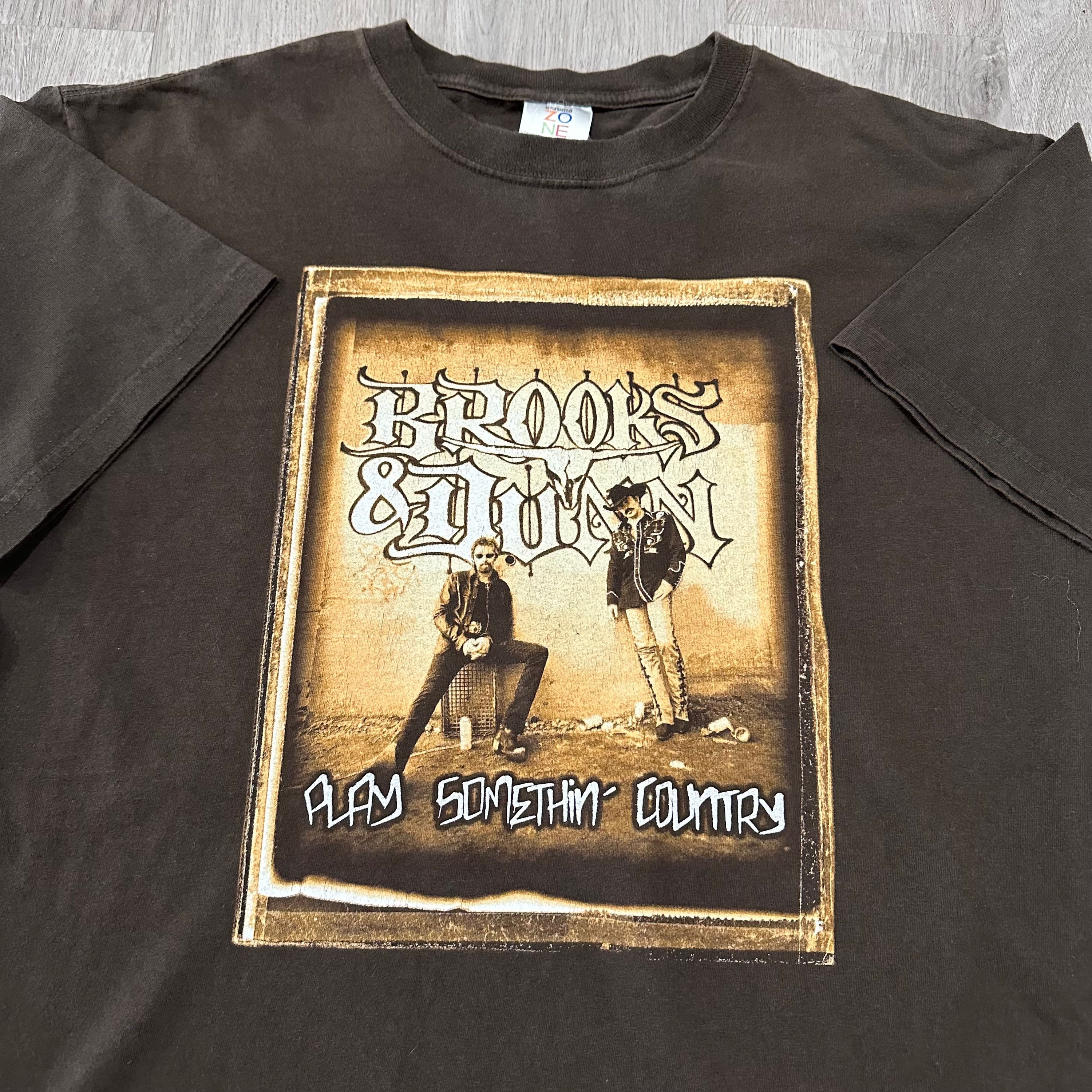 brooks & dunn tee size large