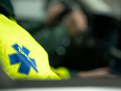 bild på ambulanspersonal