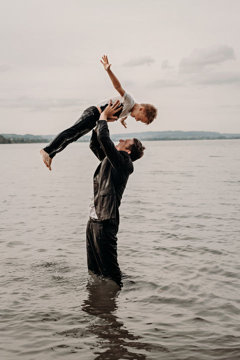 Trash the Dress Fotoshooting am Sempachersee von Anouk Baumann, eure-hochzeitsfotos.ch und anouk-fotodesign.ch in Sursee