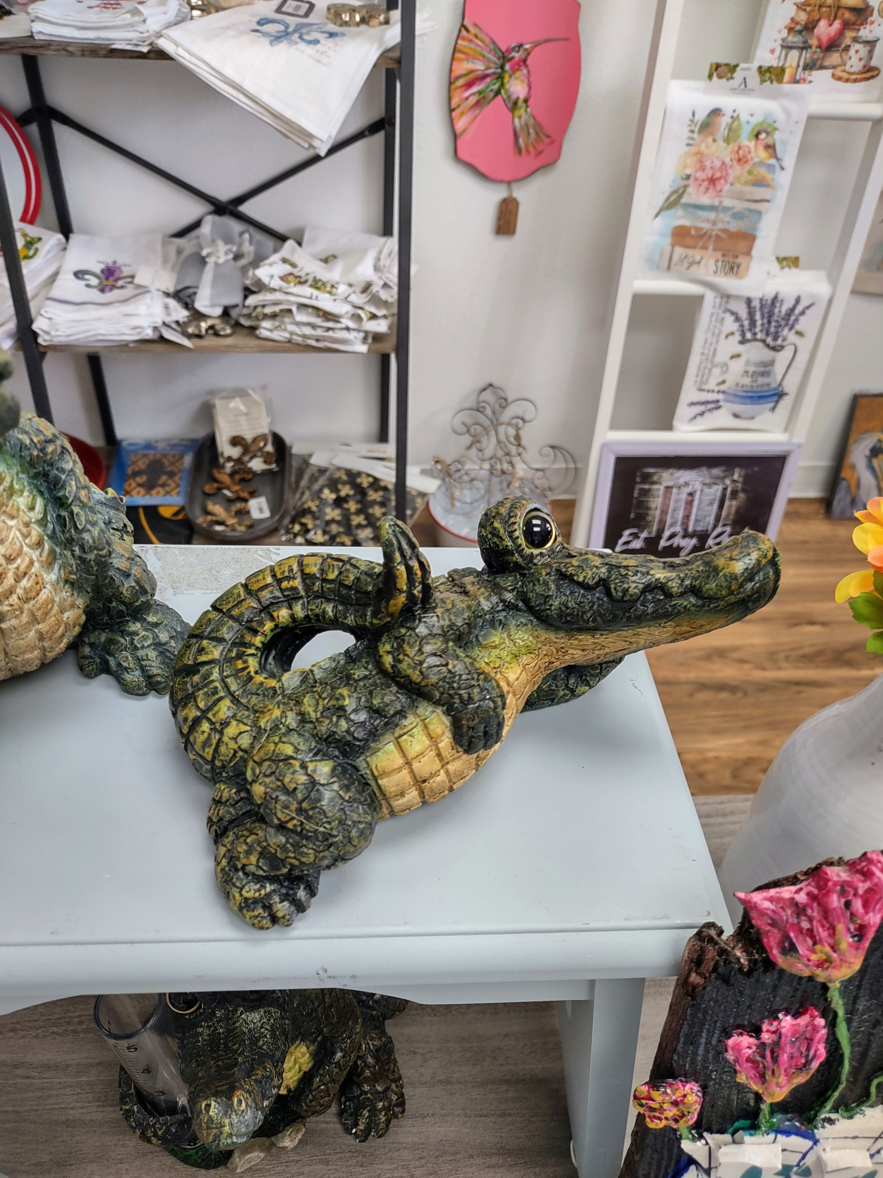 Lying Alligator 8"