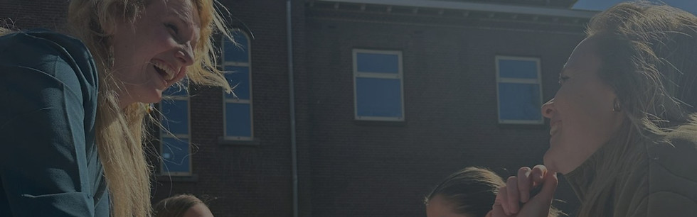 Foto van Merit bij een brainstorm