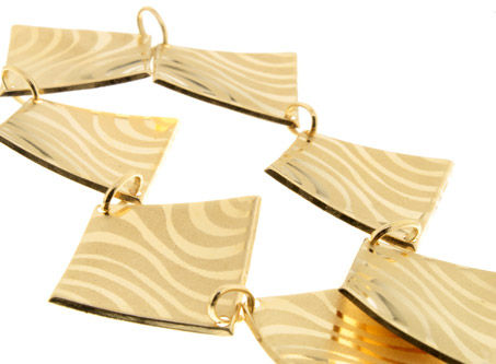 El Arte de Regalar Joyas: Un Obsequio que Enaltece el Alma y el Patrimonio