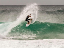 Onda Pura Surf Center promotes intensive surf training with João Guedes