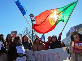 Escolas devem garantir serviços mínimos a partir desta quarta-feira