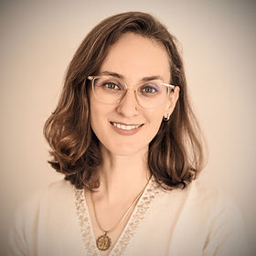 Ishani Headshot Square_edited.jpg