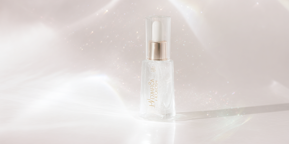 u6395979457_Front-facing_extreme_close-up_of_a_sleek_transpar_c24fd545-5505-4b7b-804b-6e16