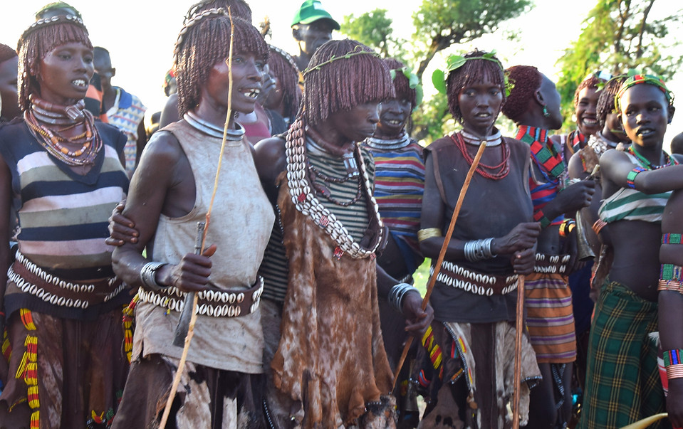 Taste the blood of Hamer tribe - www.sanchara.lk