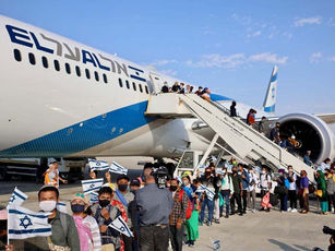 235 thành viên của một chi phái bị mất tích của Israel trở về nhà