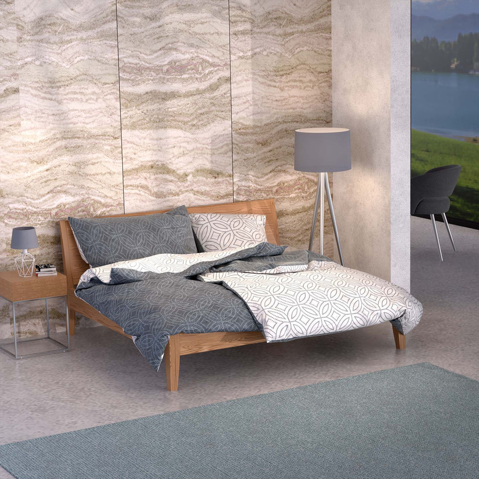 Satin Bettwäsche Kilian Gold auf modernem Bett – edles Muster in Naturfarben