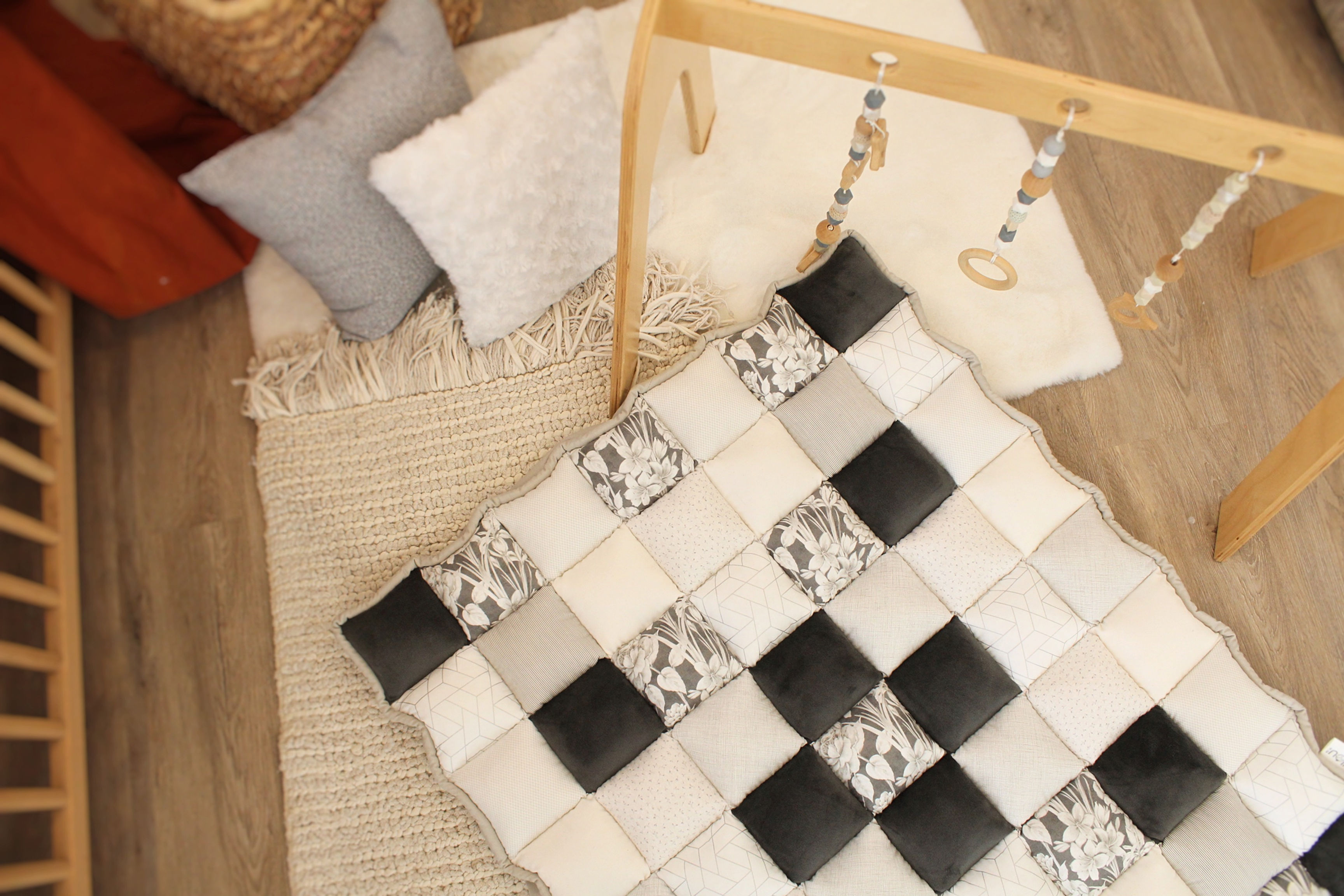 Amaryllis accent charcoal II - design symétrique