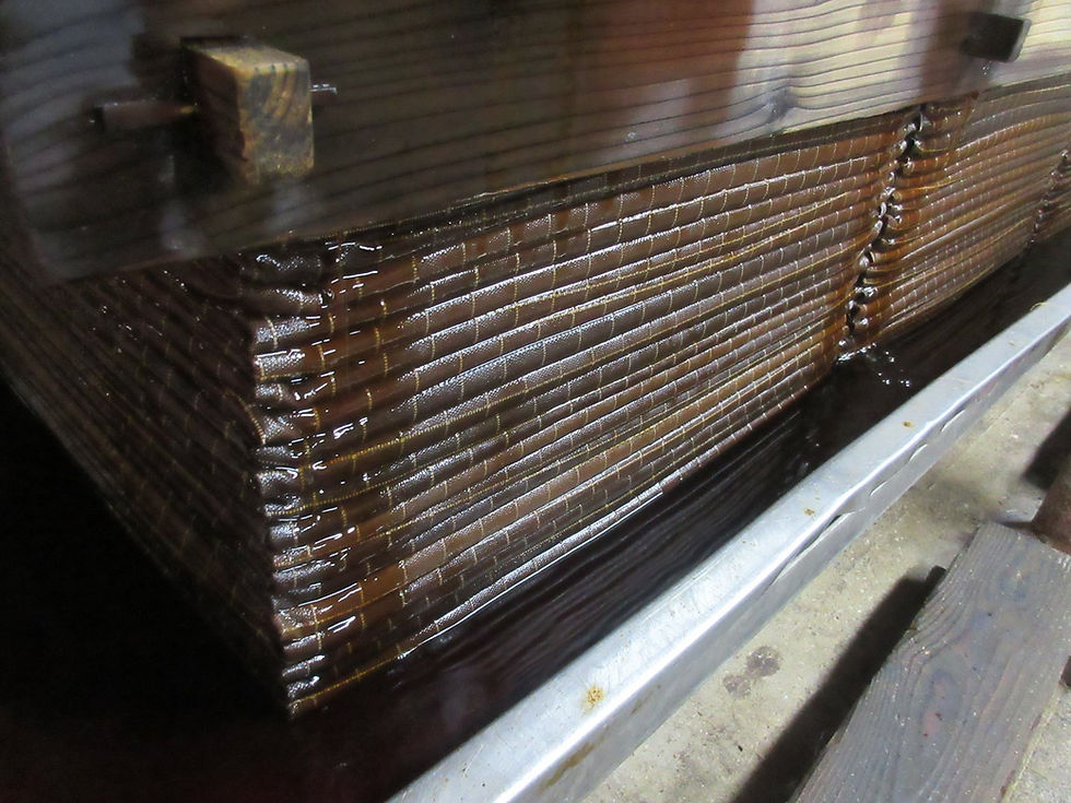 Manuell pressing av Tsurubishio soyasaus