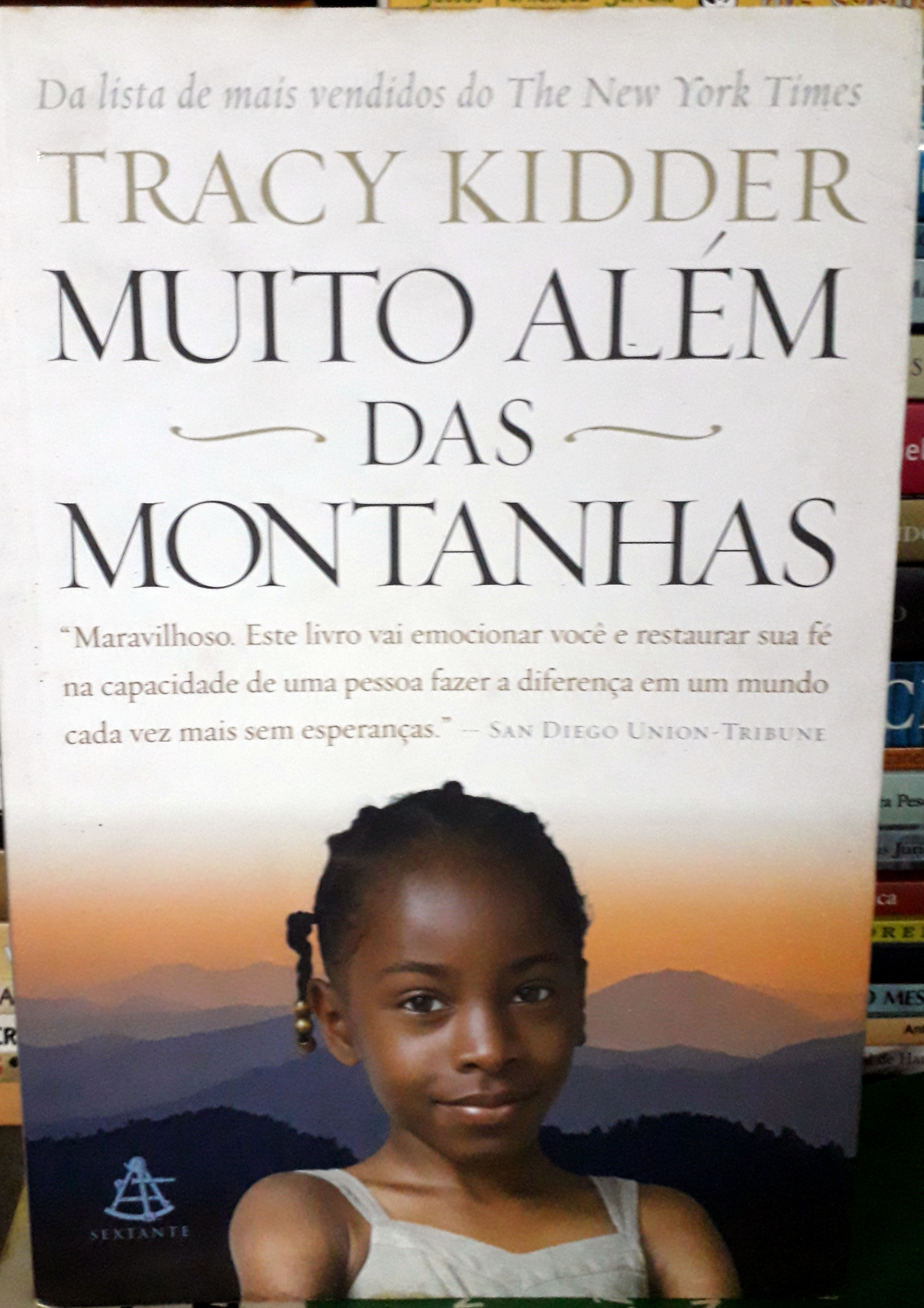 MUITO ALÉM DAS MONTANHAS - Tracy Kidder