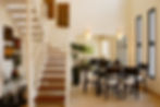 INTERIOR DE UMA CASA - SALA DE JANTAR