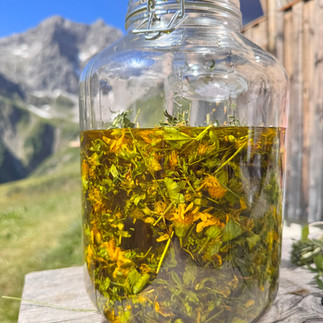 Frauen Oxymel Räucherbündel Frauenretreat Kräuteralp Österreich Bregenzerwald