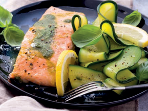 Recette du saumon sur lanières de courgettes et pesto dans le cuiseur Duo Tupperware