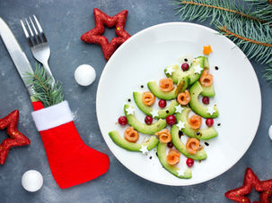 Salade avocat saumon en forme de sapin de Noel pour une entrée festive
