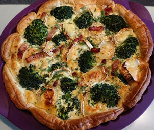 Quiche généreuse brocolis, chèvre et lardons fumés