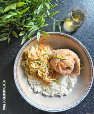 Filet de lieu noir sauce au Cognac et spaghettis de légumes dans l'ultra pro Tupperware