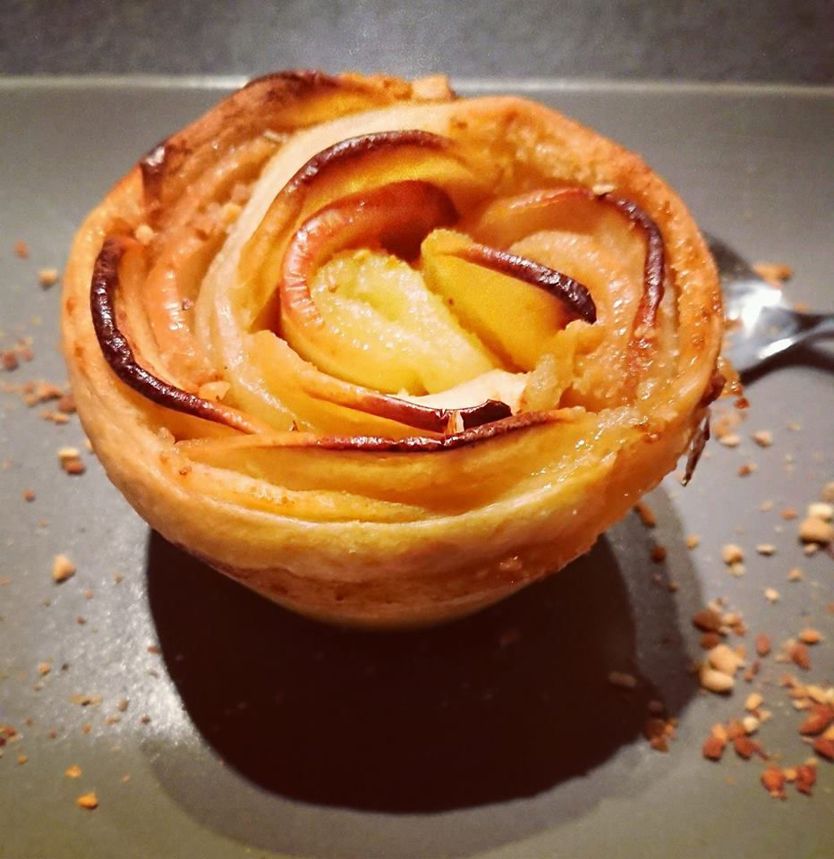 Rose feuilletée pomme amande