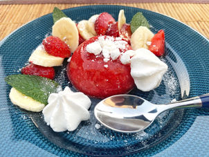 Dômes glacés fraise banane dans le moule à dôme Tupperware