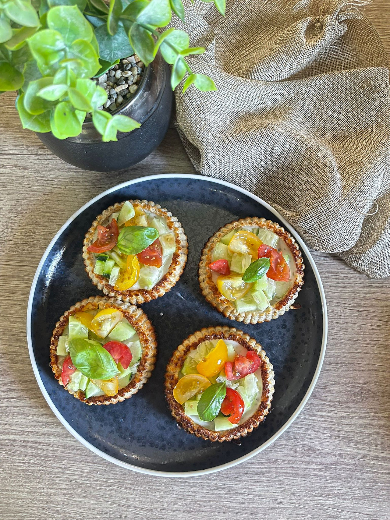 Tartelettes au thon et fromages blanc tomates et concombre