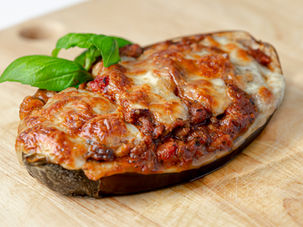 Aubergines farcies au bœuf dans l'ultra pro Tupperware