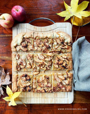 Tarte aux pommes sur pâte brisée sucrée et compote de pommes maison