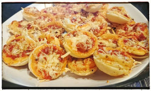 Mini pizzas apéritif sauce tomate à la provençale