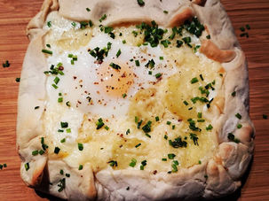 Chausson pommes de terre, lardons et reblochon