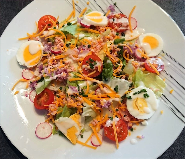 Salade complète tomate oeuf mimolette