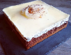 Entremet mousse poire et chocolat sur biscuit spéculoos