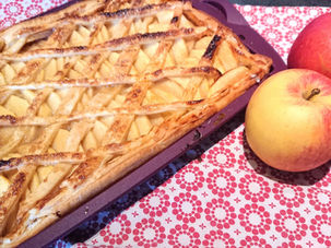 Tarte aux pommes anti-gaspi dans le moule rectangle Tupperware