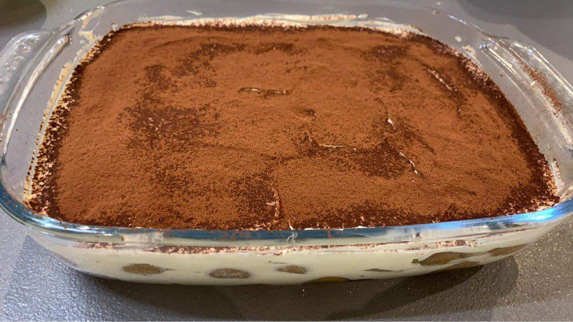 Tiramisu au café sans alcool, plat, cacao, mascarpone, crème