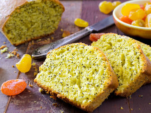 Cake citron pavot dans le moule à cake Tupperware