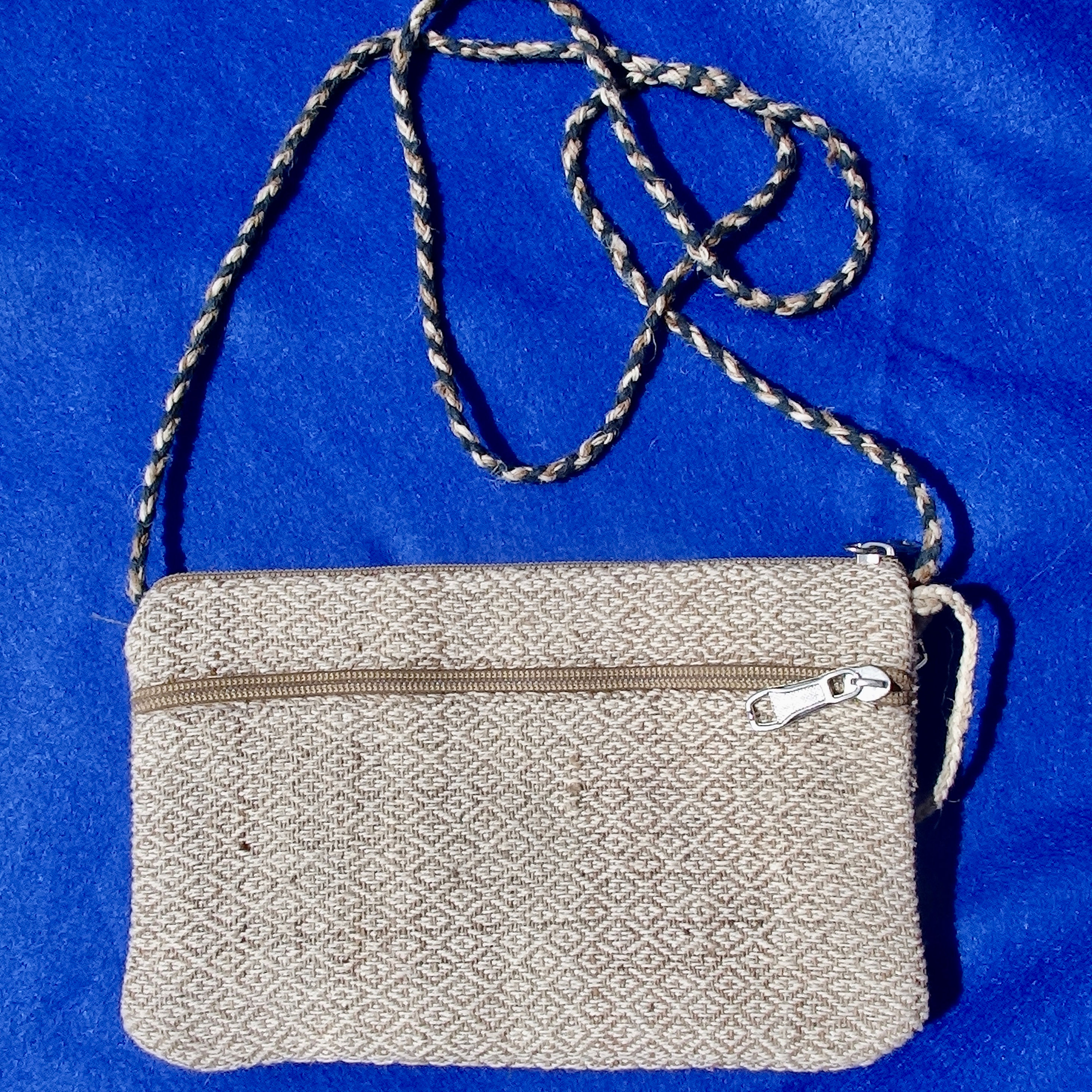 Nettle and cotton bag with 3 zip pockets