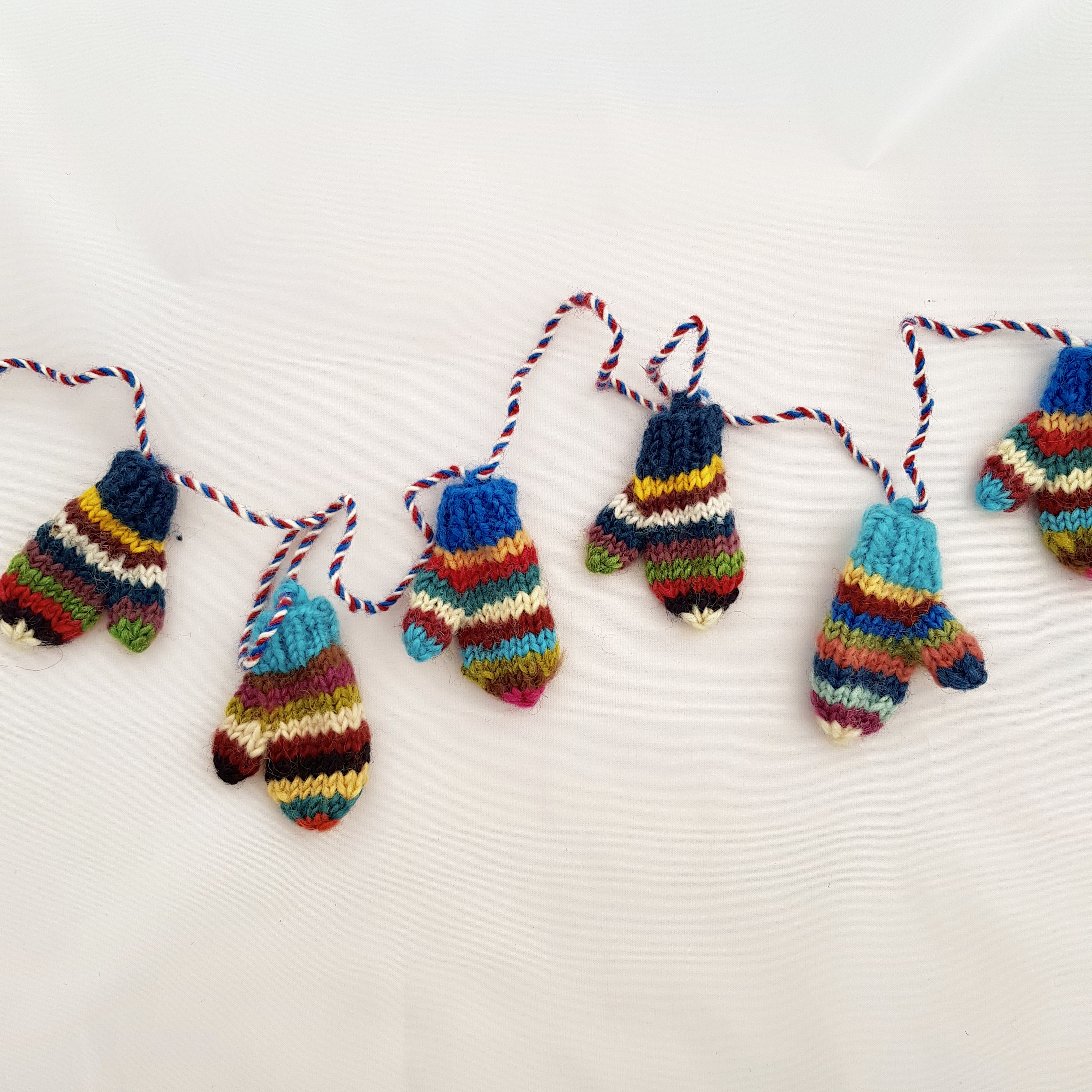 Tiny mitten string