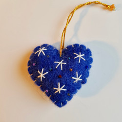 Blue / white heart hanging £3.00