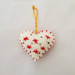 White / red heart hanging £3.00