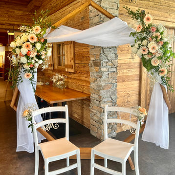 Hochzeit am Chiemsee mit Dekoration für freie Trauung