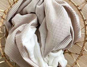 Ob zu Hause oder unterwegs im Kinderwagen und Co. Eine Kuscheldecke für's Kleine darf nicht fehlen. 
