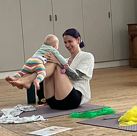 baby yoga _edited.jpg