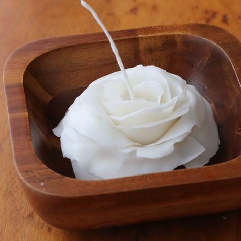 This handmade candle UK – a beeswax rose flower candle infused with rose essential oil – is a luxurious, mindful addition to